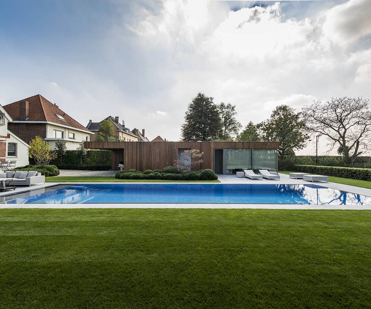 POOLHOUSE V